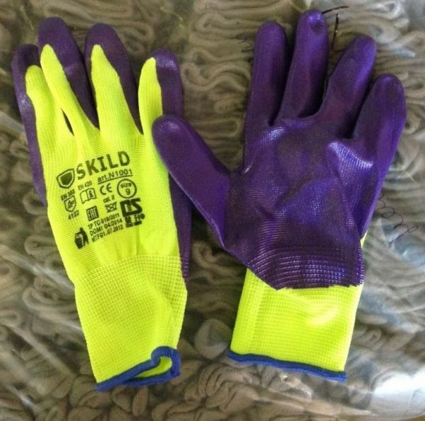 Nylon gloves with nitrile coating (type 4)